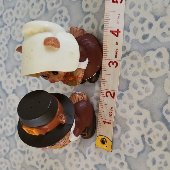 Thanksgiving Salt and Pepper Vintage Hallmark Chipmunks Salt & Pepper - Picture 11 of 12